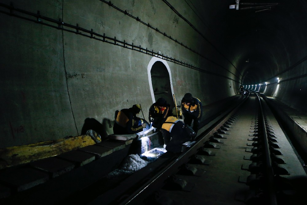 德清铁路运营隧道病害现状